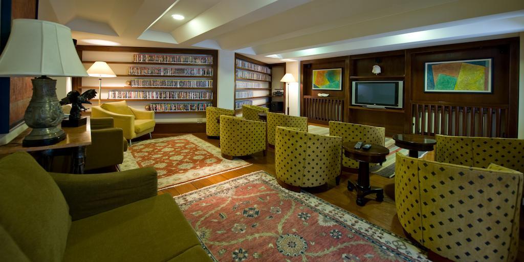 Hotel Frontenac Кампус-ду-Жордау Экстерьер фото