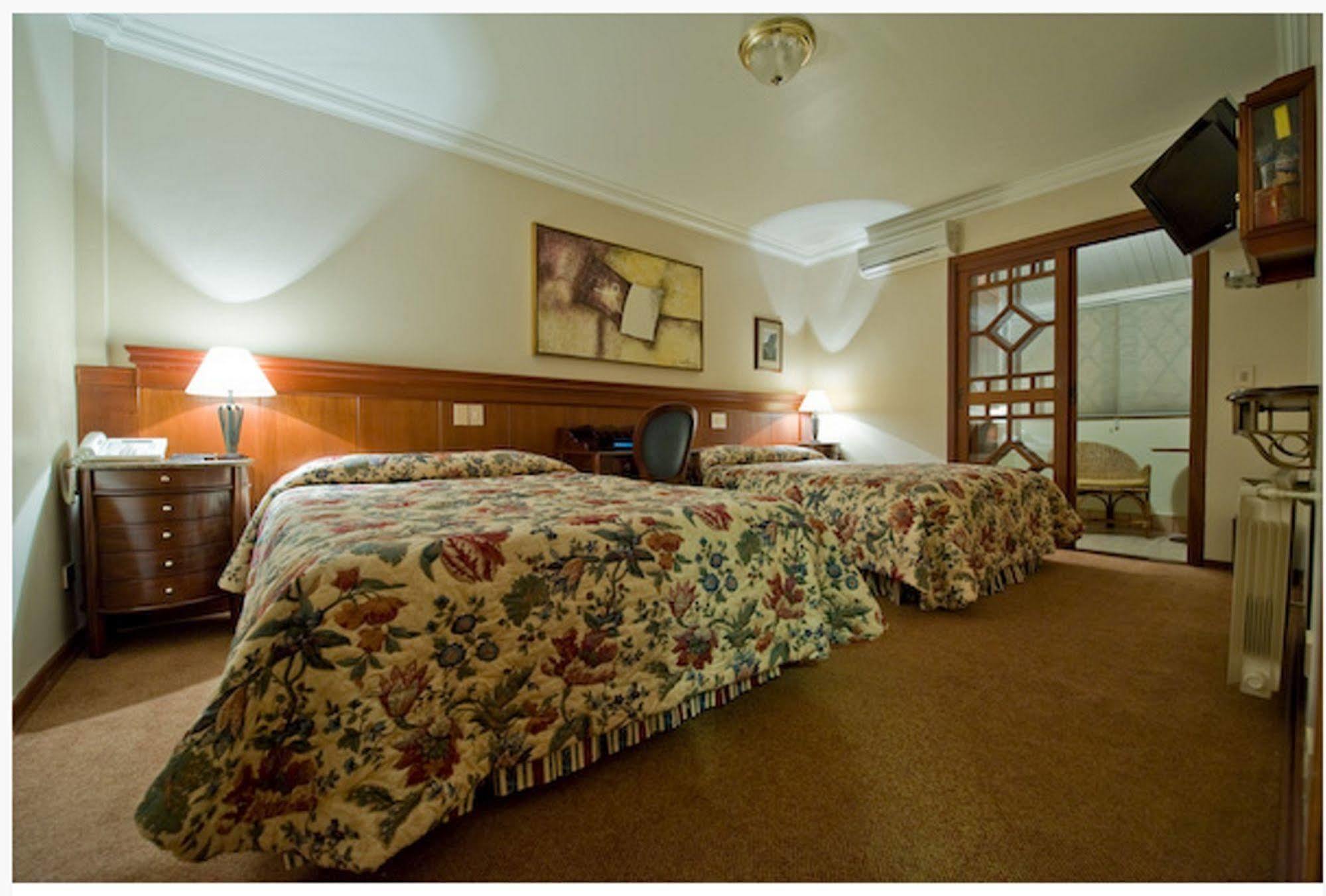 Hotel Frontenac Кампус-ду-Жордау Экстерьер фото