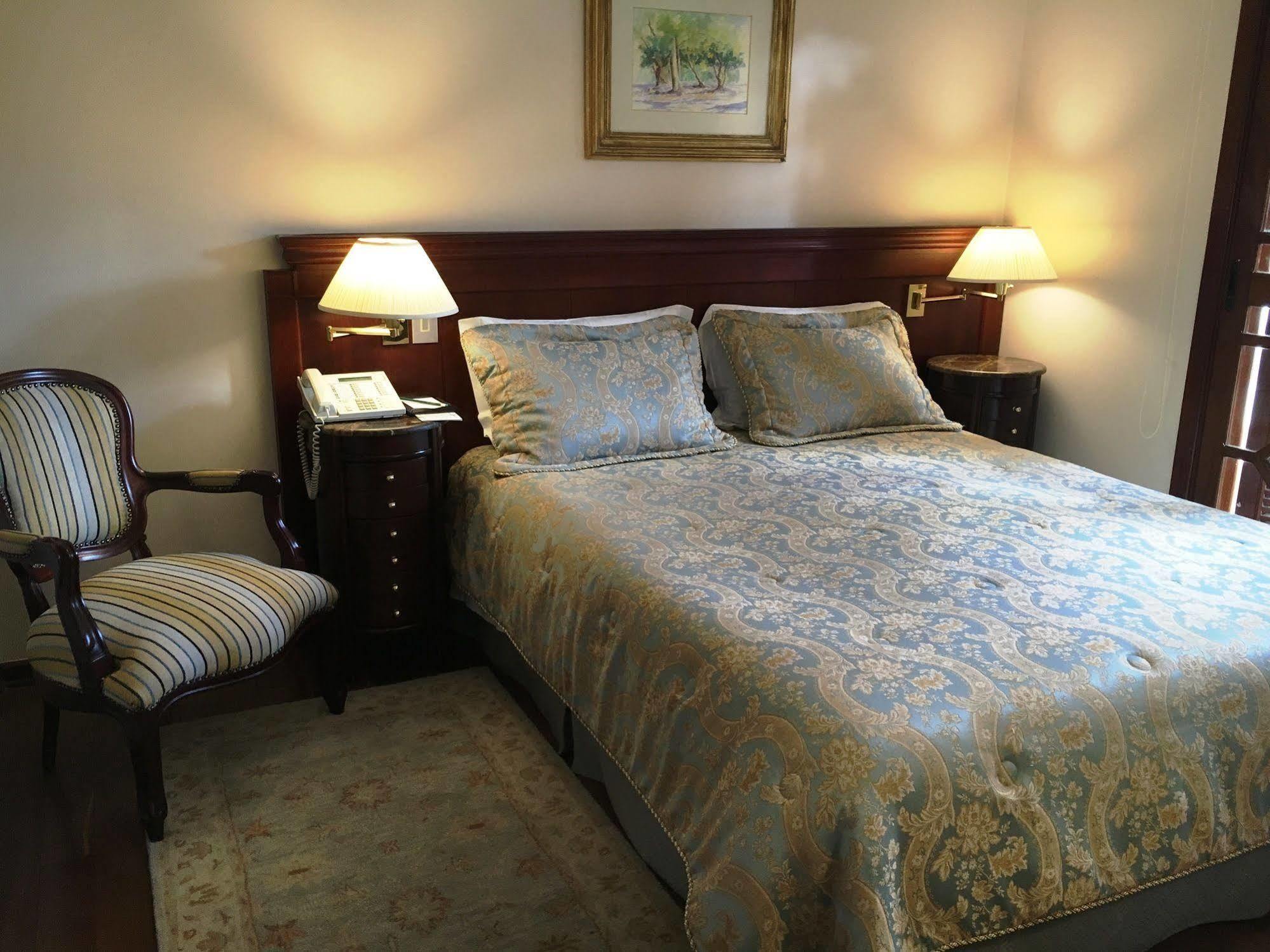 Hotel Frontenac Кампус-ду-Жордау Экстерьер фото