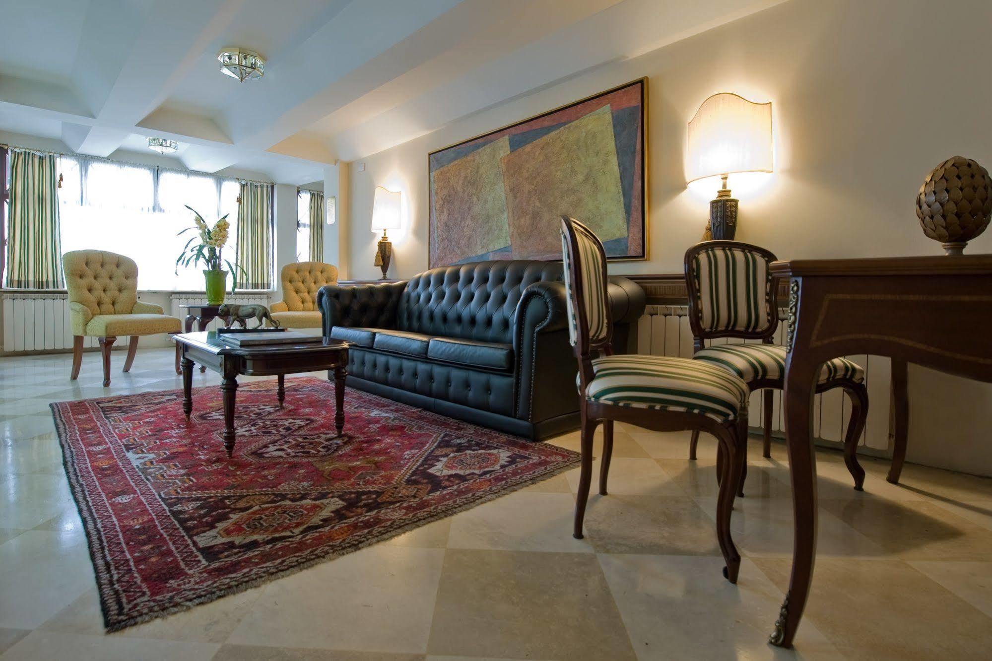 Hotel Frontenac Кампус-ду-Жордау Экстерьер фото