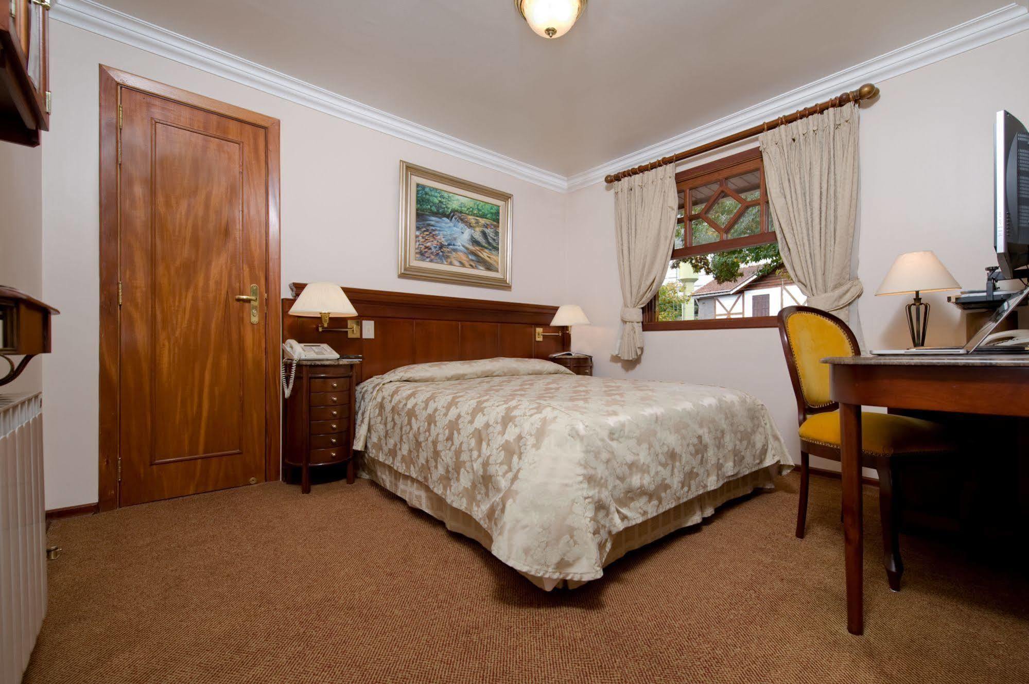 Hotel Frontenac Кампус-ду-Жордау Экстерьер фото